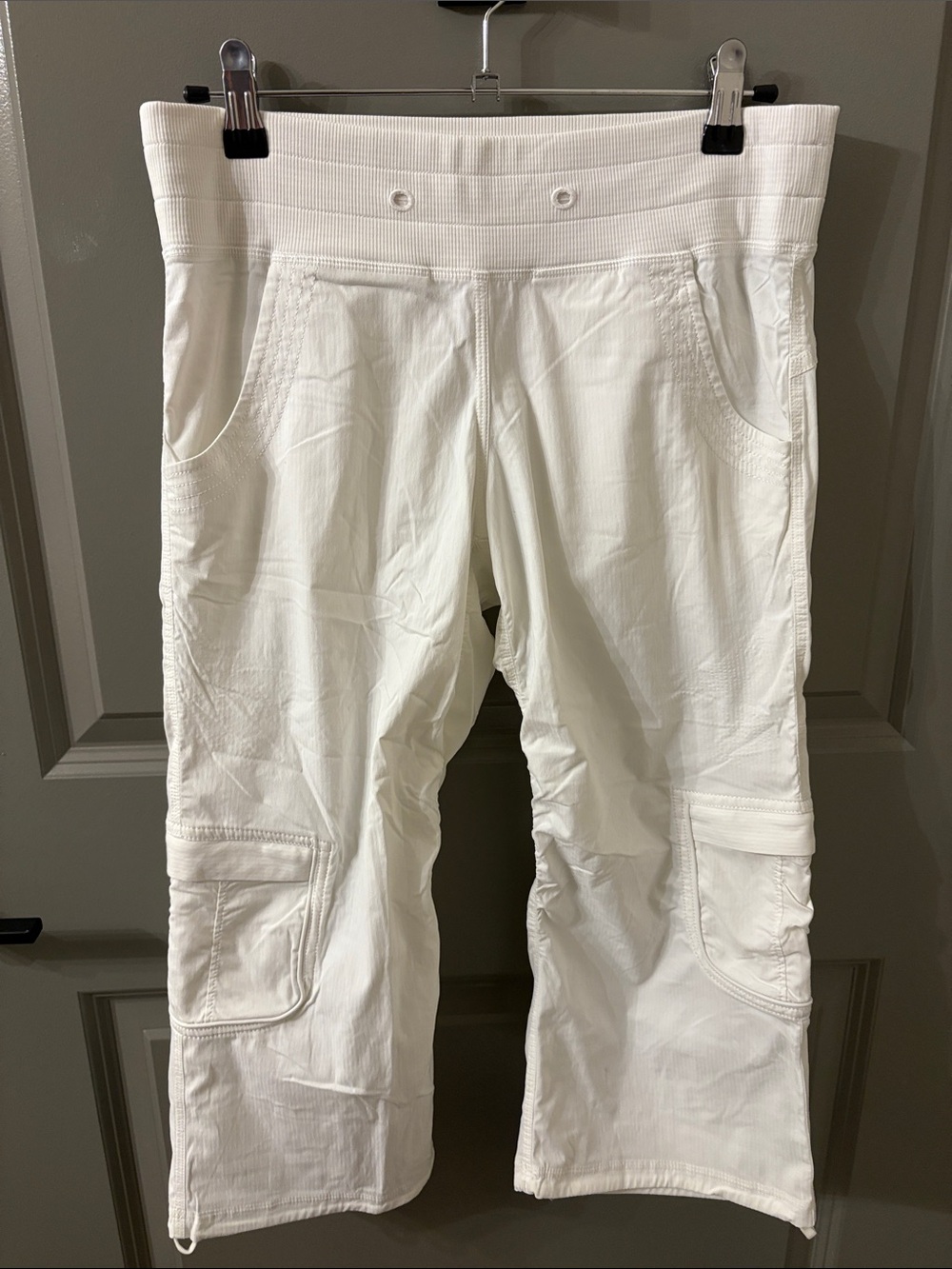 Lululemon White Cropped Cargo Pants with Rib Waistband Dance Studio Camp Capri